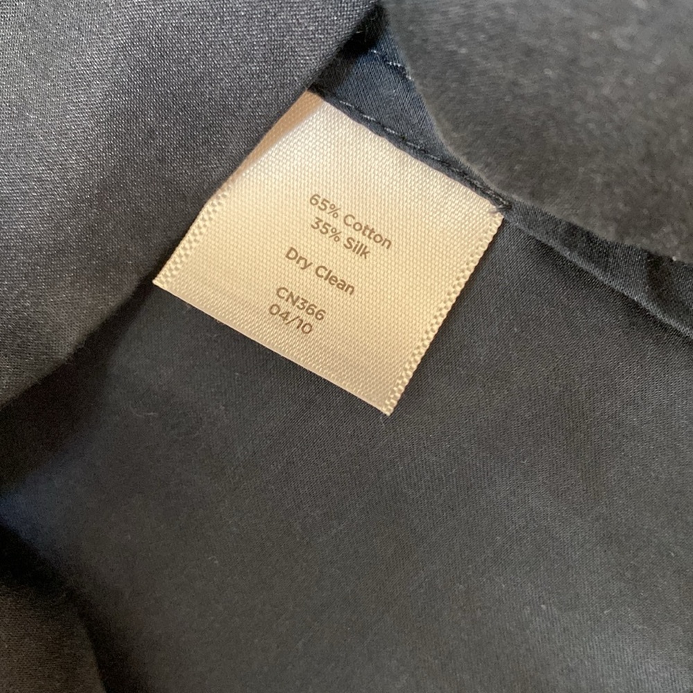 Talbots silk blend navy silk and cotton blue scalloped necklace blouse size 10 - Picture 3 of 6